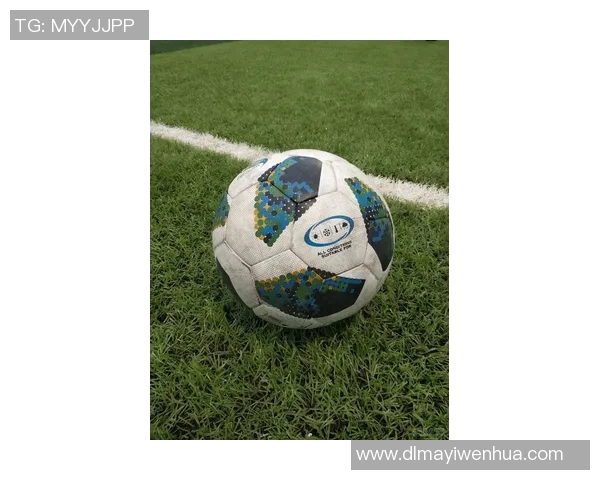 足球球门像个梦想的舞台承载着无数球员的荣耀与追求的希望 足球球门像个梦想的舞台承载着无数球员的荣耀与追求的希望